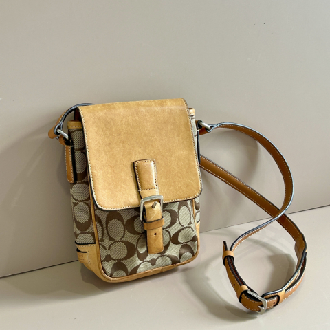 Coach Signature Canvas Leather model 6098